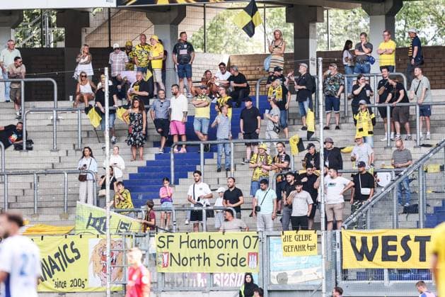 Fussball, FVN Niederrheinpokal Saison 2024 2025 2. Runde MSV Duisburg - Sportfreunde Hamborn 07 07.09.2024, schauinsland-reisen-arena Fans Hamborn 07 Duisburg schauinsland-reisen-arena Nordrhein-Westfahlen Deutschland