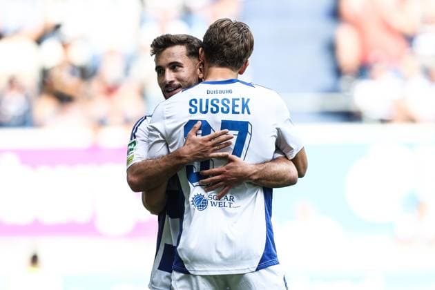 Fussball, FVN Niederrheinpokal Saison 2024 2025 2. Runde MSV Duisburg - Sportfreunde Hamborn 07 07.09.2024, schauinsland-reisen-arena Can Coskun (MSV Duisburg, 27) Patrick Sussek (MSV Duisburg, 37) freuen sich nach dem Tor zum 2-0 Duisburg schauinsland-reisen-arena Nordrhein-Westfahlen Deutschland