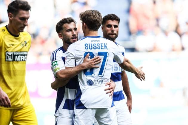Fussball, FVN Niederrheinpokal Saison 2024 2025 2. Runde MSV Duisburg - Sportfreunde Hamborn 07 07.09.2024, schauinsland-reisen-arena Can Coskun (MSV Duisburg, 27) Patrick Sussek (MSV Duisburg, 37) freuen sich nach dem Tor zum 2-0 Duisburg schauinsland-reisen-arena Nordrhein-Westfahlen Deutschland