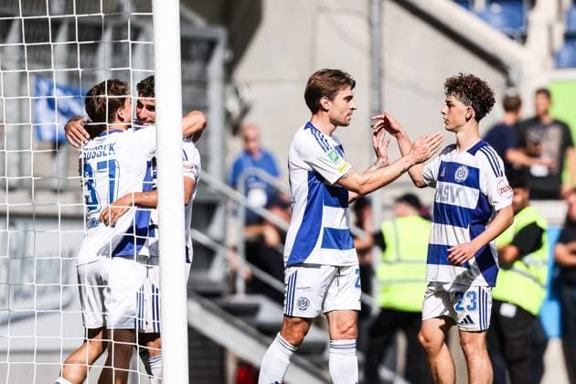 Fussball, FVN Niederrheinpokal Saison 2024 2025 2. Runde MSV Duisburg - Sportfreunde Hamborn 07 07.09.2024, schauinsland-reisen-arena Patrick Sussek (MSV Duisburg, 37) Malek Fahkro (MSV Duisburg, 9) Joshua Bitter (MSV Duisburg, 29) Simon Symalla (MSV Duisburg, 23) Torjubel nach dem Tor zum 4-0 Duisburg schauinsland-reisen-arena Nordrhein-Westfahlen Deutschland