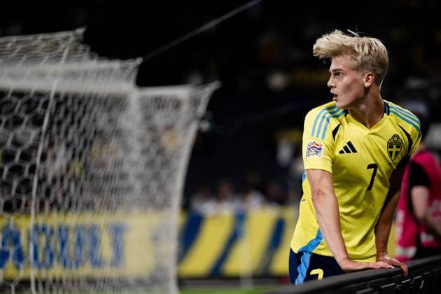 240908 Lucas Bergvall of Sweden during the Nations League football match between Sweden and Estonia on September 8, 2024 in Stockholm. Photo: Simon Hastegard BILDBYRAN kod SH JZ0568 fotboll football soccer fotball nations league sverige sweden sverige a estland estonia bbeng Copyright: SIMONxHASTEGARD BB240908SH087