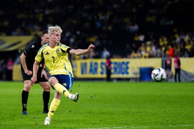 240908 Lucas Bergvall of Sweden during the Nations League football match between Sweden and Estonia on September 8, 2024 in Stockholm. Photo: Simon Hastegard BILDBYRAN kod SH JZ0568 fotboll football soccer fotball nations league sverige sweden sverige a estland estonia bbeng Copyright: SIMONxHASTEGARD BB240908SH102