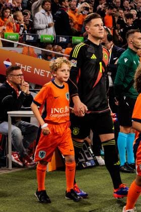 UEFA Nations League 2024 25: Niederlande - Deutschland; 10.09.2024 Marc-Andre ter Stegen (Deutschland, 1) beim Spielereinlauf UEFA Nations League 2024 25: Niederlande - Deutschland; Amsterdam, Johan Cruijff ArenA am 10.09.2024 Copyright: xBEAUTIFULxSPORTS Wunderlx