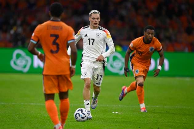 Florian WIRTZ (GER) gegen Jurrien TIMBER (NED) und Quinten TIMBER (NED) Aktion, Zweikampf, Fussball Nations League Niederlande (NED) - Deutschland (GER) 2-2 am 10.09.2024 in der Amsterdam Arena Johan-Cruyff-Arena in Amsterdam Niederlande