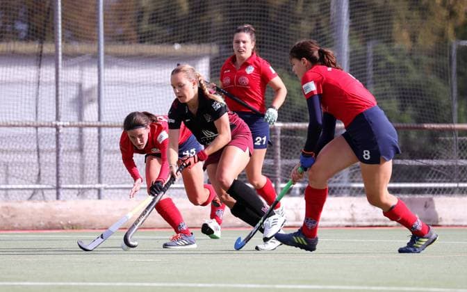 BAU 14.09.2024, Deutschland, Ludwigsburg , Hockey 2. Bundesliga Damen, HC Ludwigsburg vs. Rüsselsheimer RK, v.l. Zara Becker (RK), Greta Meissner (HCL), Nele Henke (RK)