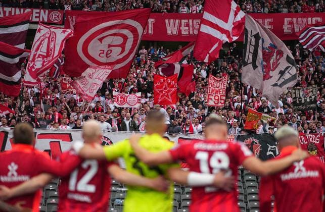 Bilder des Jahres 2024, Sport 09 September Sport Themen der Woche KW37 Sport Bilder des Tages Fans aus Fortuna Düsseldorf, 2. Bundesliga, Hertha BSC vs Fortuna Düsseldorf, Olympiastadion am 15. September 2024 in Berlin, Deutschland. (Foto von Ulrik Pedersen DeFodi Images) Fortuna Düsseldorf fans, 2. Bundesliga, Hertha BSC vs Fortuna Düsseldorf, Olympiastadion on September 15, 2024 in Berlin, Germany. (Photo by Ulrik Pedersen DeFodi Images) DFB DFL REGULATIONS PROHIBIT ANY USE OF PHOTOGRAPHS AS IMAGE SEQUENCES AND OR QUASI-VIDEO. Defodi-659_0149091421