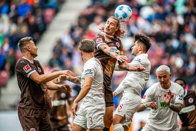 Bilder des Jahres 2024, Sport 09 September Sport Themen der Woche KW37 Sport Bilder des Tages Sportart I Herren I Saison 2024-2025 I Bundesliga I 3. Spieltag I FC Augsburg - FC St. Pauli I 15.09.2024 Jackson Irvine (7, FC St. Pauli) Augsburg WWK-Arena Bayern Deutschland Copyright: xLobeca MaxxKrausex