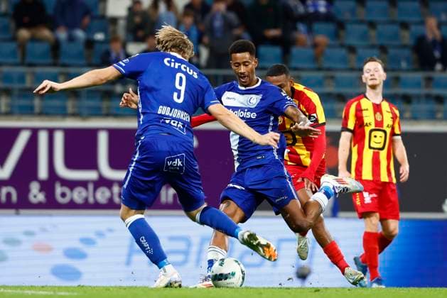 KAA Gent v KV Mechelen - Jupiler Pro League GENT, BELGIUM - SEPTEMBER 15 : Fadiga Noah defender of KAA Gent and Gudjohnsen Andri forward of KAA Gent during the Jupiler Pro League match between KAA Gent and KV Mechelen on September 15, 2024 in Gent, Belgium, 15 09 2024 Gent Belgium  Copyright: xJanxDexMeuleneirx
