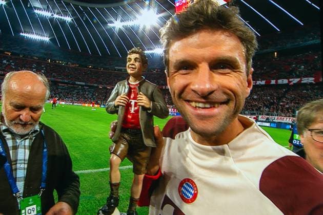 Bilder des Jahres 2024, Sport 09 September Sport Themen der Woche KW38 Sport Bilder des Tages Ehrung Thomas Mueller (FC Bayern Muenchen, 25) Anzeigetafel, GER, FC Bayern Muenchen vs. GNK Dinamo Zagreb, Fussball, Champions League, 1. Spieltag, Spielzeit 2024 2025, 17.09.2024, Eibner-Pressefoto Sascha Walther GER, FC Bayern Muenchen vs. GNK Dinamo Zagreb, Fussball, Champions League, 1. Spieltag, Spielzeit 2024 2025, 17.09.2024 Muenchen Copyright: xEibner-Pressefotox EP_EER