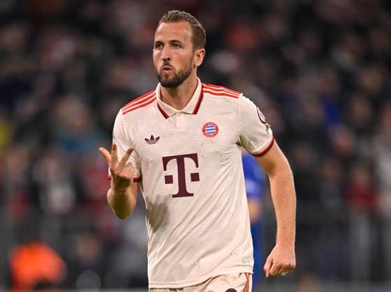 Bilder des Jahres 2024, Sport 09 September Sport Themen der Woche KW38 TOR zum 6: 2 Elfmeter, Strafstoss Harry Kane FC Bayern Muenchen FCB (09) Torjubel Gestik Geste zeigt 3 Drei Tore an FC Bayern Muenchen FCB vs GNK Dinamo Zagreb Spieltag 1 17.09.2024 DFL REGULATIONS PROHIBIT ANY USE OF PHOTOGRAPHS AS IMAGE SEQUENCES AND OR QUASI-VIDEO FC Bayern Muenchen FCB vs GNK Dinamo Zagreb