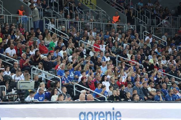 HC Zagreb v Aalborg Handbold - EHF Champions League ZAGREB, CROATIA - SEPTEMBER 18: Fans cheer on the stands during EHF Champions League Group Phase match between HC Zagreb and Aalborg Handbold at Arena Zagreb on September 18, 2024 in Zagreb, Croatia.  SanjinxStrukic PIXSELL