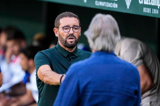 September 18, 2024, Sevilla, Sevilla, SPAIN: Jose Bordalas, head coach of Getafe CF, greets Manuel Pellegrini, head coach of Real Betis, during the Spanish league, La Liga EA Sports, football match played between Real Betis and Getafe CF at Benito Villamarin stadium on September 18, 2024, in Sevilla, Spain. Sevilla SPAIN - ZUMAa181 20240918_zaa_a181_247 Copyright: xJoaquinxCorcherox