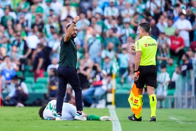 September 18, 2024, Sevilla, Sevilla, SPAIN: Jose Bordalas, head coach of Getafe CF, gestures during the Spanish league, La Liga EA Sports, football match played between Real Betis and Getafe CF at Benito Villamarin stadium on September 18, 2024, in Sevilla, Spain. Sevilla SPAIN - ZUMAa181 20240918_zaa_a181_248 Copyright: xJoaquinxCorcherox