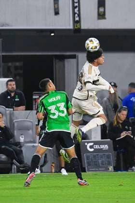 September 18, 2024, Los Angeles, California, USA: David Martinez 30 of the Los Angeles Football Club wins a head ball from Owen Wolff 33 of the Austin FC during their MLS, Fussball Herren, USA game on Wednesday September 18, 2024 at the BMO Stadium in Los Angeles, California. LAFC ties with Austin FC, 1-1. NICK UT PI Los Angeles USA - ZUMAp124 20240918_zaa_p124_087 Copyright: xNickxUtx