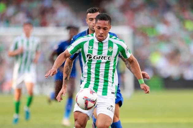 Real Betis Balompie v Getafe CF - La Liga EA Sports Vitor Roque of Real Betis battles for the ball during the La Liga EA Sports match between Real Betis and Getafe CF at Benito Villamarin in Seville, Spain, on September 18, 2024. Seville Spain  Copyright: xDAXxImagesx originalFilename:daximages-realbeti240918_npAJ3