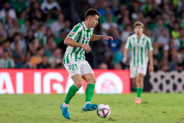 Real Betis Balompie v Getafe CF - La Liga EA Sports Marc Roca of Real Betis controls the ball during the La Liga EA Sports match between Real Betis and Getafe CF at Benito Villamarin in Seville, Spain, on September 18, 2024. Seville Spain  Copyright: xDAXxImagesx originalFilename:daximages-realbeti240918_npCga