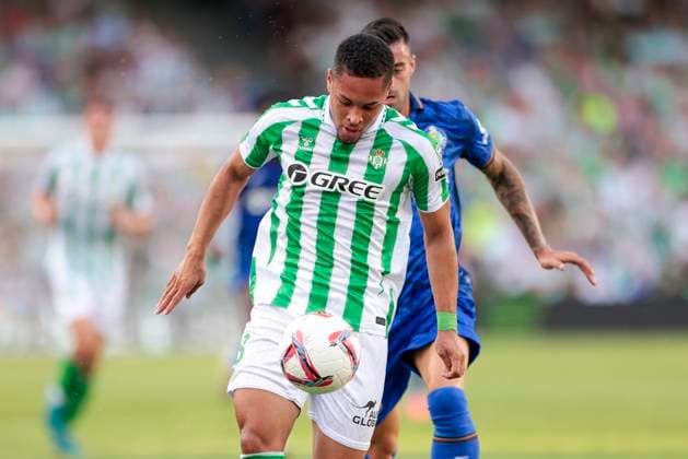 Real Betis Balompie v Getafe CF - La Liga EA Sports Vitor Roque of Real Betis battles for the ball during the La Liga EA Sports match between Real Betis and Getafe CF at Benito Villamarin in Seville, Spain, on September 18, 2024. Seville Spain  Copyright: xDAXxImagesx originalFilename:daximages-realbeti240918_npl23