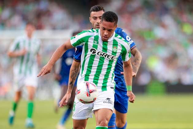 Real Betis Balompie v Getafe CF - La Liga EA Sports Vitor Roque of Real Betis battles for the ball during the La Liga EA Sports match between Real Betis and Getafe CF at Benito Villamarin in Seville, Spain, on September 18, 2024. Seville Spain  Copyright: xDAXxImagesx originalFilename:daximages-realbeti240918_npmLt