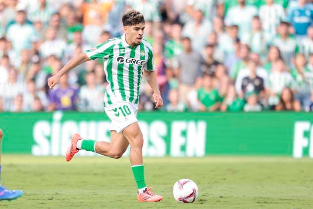 Real Betis Balompie v Getafe CF - La Liga EA Sports Ez Abde of Real Betis runs with the ball during the La Liga EA Sports match between Real Betis and Getafe CF at Benito Villamarin in Seville, Spain, on September 18, 2024. Seville Spain  Copyright: xDAXxImagesx originalFilename:daximages-realbeti240918_nptxR