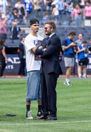 September 21, 2024, New York, New York, United States: Romeo Beckham and David Beckham attends regular MLS, Fussball Herren, USA season match between NYCFC and Inter Miami CF at Yankee stadium in New York on September 21, 2024. Game ended in draw 1 - 1 New York United States - ZUMAr339 20240921_znp_r339_021 Copyright: xLevxRadinx