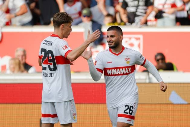 22.09.2024, Deutschland, Stuttgart, Fußball Bundesliga, Saison 2024 2025, VfB Stuttgart vs. Borussia Dortmund, v.l. Anthony Rouault (VfB) Deniz Undav (VfB) Gemäß den Vorgaben der DFL Deutsche Fußball Liga ist es untersagt, in dem Stadion und oder vom Spiel angefertigte Fotoaufnahmen in Form von Sequenzbildern und oder videoähnlichen Fotostrecken zu verwerten bzw. verwerten zu lassen.