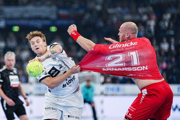 Bilder des Jahres 2024, Sport 09 September Sport Themen der Woche KW39 Sport Bilder des Tages Emil Wernsdorf Madsen (THW Kiel, 45), Arnar Freyr Arnarsson (MT Melsungen, 21) GER, THW Kiel vs. MT Melsungen, Handball, Bundesliga, Spieltag, 4, Saison 2024 2025, 26.09.2024 GER, THW Kiel vs. MT Melsungen, Handball, Bundesliga, Spieltag, 4, Saison 2024 2025, 26.09.2024 Kiel Copyright: xEibner-Pressefoto MarcelxvonxFehrnx EP_MFN