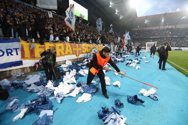 Bilder des Jahres 2024, Sport 09 September Sport Themen der Woche KW39 Sport Bilder des Tages A steward seen raking paper and foil signs in the opening minutes of the match Malmo v Rangers, UEFA Europa League, Group Stage, Football, Eleda Stadion, Malmo, Sweden, 26 Sep 2024 EDITORIAL USE ONLY No use with unauthorised audio, video, data, fixture lists, club league logos or live services. Online in-match use limited to 120 images, no video emulation. No use in betting, games or single club league player publications. Copyright: xMichaelxZemanek Shutterstockx 14739047ab