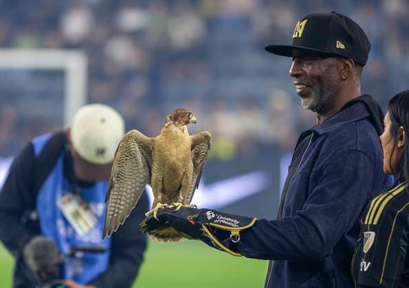 September 25, 2024, Los Angeles, California, USA: Olympic sprinter, Michael Johnson is the honorary falconer for the Lamar Hunt U.S. Open Cup Final match between Los Angeles Football Club and the Sporting Kansas City on Wednesday September 25, 2024 at the BMO Stadium in Los Angeles, California. LAFC defeats Sporting Kansas City, 3-1 and wins the U.S. Open Cup Final. DOUGLAS CUELLAR PI Los Angeles USA - ZUMAp124 20240925_zaa_p124_096 Copyright: xJavierxRojasx
