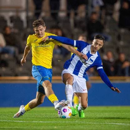 Fussball, Herren, Saison 2024 2025, Regionalliga Nordost (10. Spieltag), Hertha BSC II - FSV 63 Luckenwalde, v.l. Sofiene Jannene (Luckenwalde), Dion Ajvazi (Hertha BSC II), 27.09. 2024, Copyright: xSebastianxRäppold MatthiasxKochx
