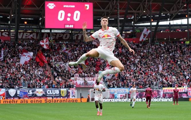 Bilder des Jahres 2024, Sport 09 September Sport Themen der Woche KW39 Benjamin Sesko jubelt nach 1:0 Freude Emotion Jubel Fußball Fussball DFL Bundesliga Herren 5.Spieltag Saison 2024 2025 28.09.2024 RasenBallsport RB Leipzig RBL vs. FC Augsburg FCA in der RedBull Arena DFL regulations prohibit any use of photographs as image sequences and or quasi-video.