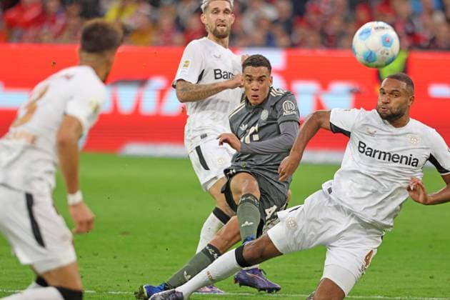 Bilder des Jahres 2024, Sport 09 September Sport Themen der Woche KW39 42 Jamal Musiala (FCB) gegen 4 Jonathan Tah (Leverkusen) Zweikampf Fussball 1. BL FC Bayern Muenchen - Bayer 04 Leverkusen 28.09.2024 Allianz Arena FOTO: Mladen Lackovic LakoPress