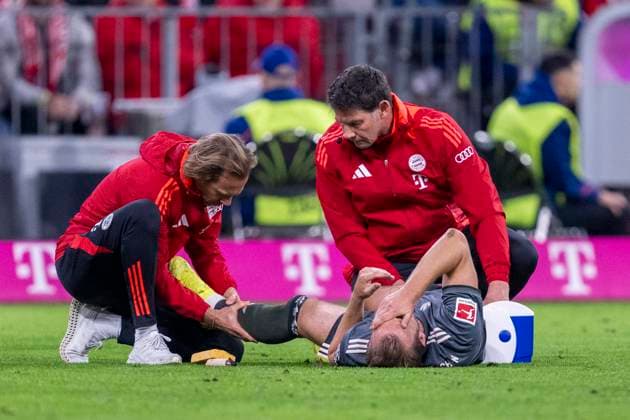 Bilder des Jahres 2024, Sport 09 September Sport Bilder des Tages 28.09.2024: Fußball, 1. Bundesliga: FC Bayern München - Bayer 04 Leverkusen, Saison 2024 2025 in der Allianz-Arena. Münchens Harry Kane wird behandelt. WICHTIGER HINWEIS: Gemäß den Vorgaben der DFL Deutsche Fußball Liga bzw. des DFB Deutscher Fußball-Bund ist es untersagt, in dem Stadion und oder vom Spiel angefertigte Fotoaufnahmen in Form von Sequenzbildern und oder videoähnlichen Fotostrecken zu verwerten bzw. verwerten zu lassen. Copyright: xDavidxInderliedx
