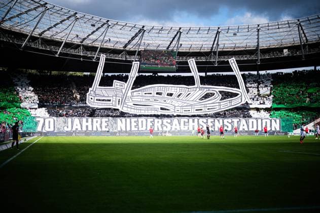 Bilder des Jahres 2024, Sport 09 September Sport Themen der Woche KW39 29.09.2024 - Fußball, 2024 2025, 2. Bundesliga, 7. Spieltag, Hannover 96 - 1. FC Nürnberg: Fans (Hannover) mit einer Choreografie 70 Jahre Niedersachsenstadion DFL REGULATIONS PROHIBIT ANY USE OF PHOTOGRAPHS AS IMAGE SEQUENCES AND OR QUASI-VIDEO.