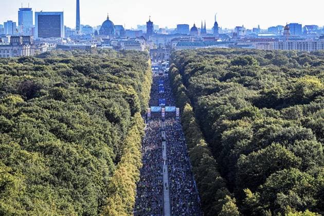 Bilder des Jahres 2024, Sport 09 September Sport Themen der Woche KW39 Sport Bilder des Tages 50. Berlin Marathon ** NUR FÜR REDAKTIONELLE ZWECKE ** EDITORIAL USE ONLY **<p>50. Berlin Marathon, Läufer und Fans auf der Strecke, fotografiert am 29.09.2024 in Berlin. Deutschland Berlin Berlin Copyright: MaurizioxGambarini