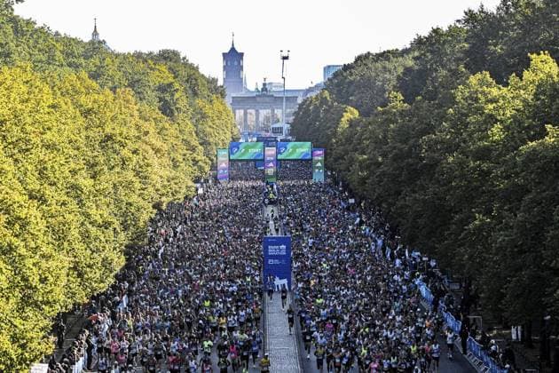 50. Berlin Marathon ** NUR FÜR REDAKTIONELLE ZWECKE ** EDITORIAL USE ONLY **<p>50. Berlin Marathon, Läufer und Fans auf der Strecke, fotografiert am 29.09.2024 in Berlin. Deutschland Berlin Berlin Copyright: MaurizioxGambarini
