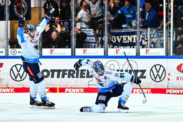Torjubel, Jubel, Freude bei Torschütze Riley Sheen (ERC Ingolstadt, 91) Kenny Agostino (ERC Ingolstadt, 11), GER, Iserlohn Roosters vs. ERC Ingolstadt, Eishockey, Penny-DEL, 4. Spieltag, Spielzeit 2024 2025, 29.09.2024, GER, Iserlohn Roosters vs. ERC Ingolstadt, Eishockey, Penny-DEL, 4. Spieltag, Spielzeit 2024 2025, 29.09.2024 Iserlohn Copyright: xJonasxBrockmann Eibner-Pressefotx EP_JBN