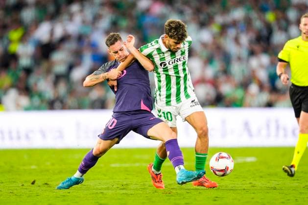 September 29, 2024, Sevilla, Sevilla, SPAIN: Abde Ezzalzouli of Real Betis and Pol Lozano of RCD Espanyol in action during the Spanish league, LaLiga EA Sports, football match played between Real Betis and RCD Espanyol de Barcelona at Benito Villamarin stadium on September 29, 2024, in Sevilla, Spain. Sevilla SPAIN - ZUMAa181 20240929_zaa_a181_273 Copyright: xJoaquinxCorcherox