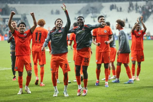 Bilder des Jahres 2024, Sport 10 Oktober Sport Themen der Woche KW40 Sport Bilder des Tages 03.10.2024, Fussball UEFA Europa League, Besiktas JK Istanbul - Eintracht Frankfurt, emonline, emspor, v.l., Omar Marmoush (Eintracht Frankfurt), Junior Dina Ebimbe (Eintracht Frankfurt) feiern mit den Fans DFL DFB REGULATIONS PROHIBIT ANY USE OF PHOTOGRAPHS AS IMAGE SEQUENCES AND OR QUASI-VIDEO. xdcx Copyright: HMBxMedia