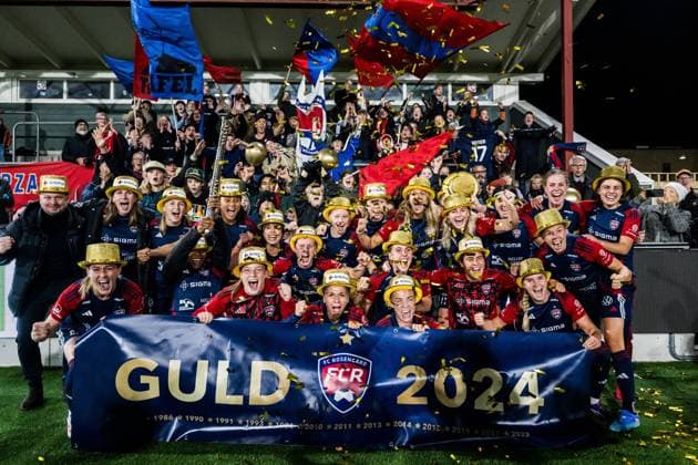 Bilder des Jahres 2024, Sport 10 Oktober Sport Themen der Woche KW40 Sport Bilder des Tages 241004 FC Rosengards spelare jublar över sitt SM-guld efter fotbollsmatchen i Damallsvenskan mellan FC Rosengard och Kristianstad den 4 oktober 2024 i Malmö. Copyright: PETTERxARVIDSON BB241004PA082