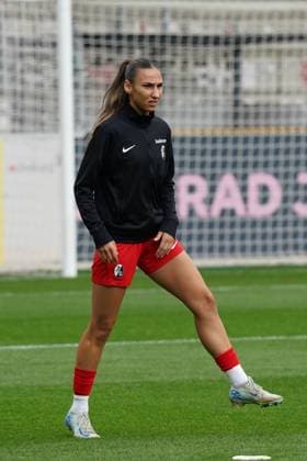 Google Pixel Frauen-Bundesliga,SC Freiburg vs. 1.FFC Turbine Potsdam, 05.10.2024 Warmmachen der SC Freiburg Frauen Google Pixel Frauen-Bundesliga,SC Freiburg vs. 1.FFC Turbine Potsdam, 05.10.2024 DFB DFL REGULATIONS PROHIBIT ANY USE OF PHOTOGRAPHS AS IMAGE SEQUENCES AND OR QUASI-VIDEO Copyright: xBEAUTIFULxSPORTS Boscox