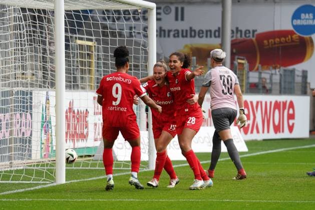Google Pixel Frauen-Bundesliga,SC Freiburg vs. 1.FFC Turbine Potsdam, 05.10.2024 Torjubel vom Tor durch Annabel Schasching (SC Freiburg 19) Google Pixel Frauen-Bundesliga,SC Freiburg vs. 1.FFC Turbine Potsdam, 05.10.2024 DFB DFL REGULATIONS PROHIBIT ANY USE OF PHOTOGRAPHS AS IMAGE SEQUENCES AND OR QUASI-VIDEO Copyright: xBEAUTIFULxSPORTS Boscox