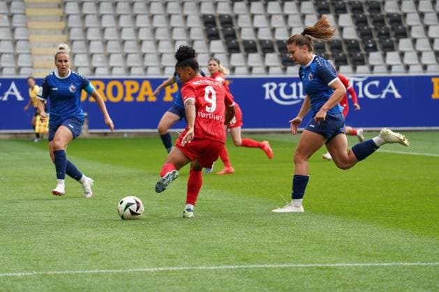 Google Pixel Frauen-Bundesliga,SC Freiburg vs. 1.FFC Turbine Potsdam, 05.10.2024 Vorbereitung zum Tor von Shekiera Martinez (SC Freiburg 9) Tor durch Annabel Schasching (SC Freiburg 19) Google Pixel Frauen-Bundesliga,SC Freiburg vs. 1.FFC Turbine Potsdam, 05.10.2024 DFB DFL REGULATIONS PROHIBIT ANY USE OF PHOTOGRAPHS AS IMAGE SEQUENCES AND OR QUASI-VIDEO Copyright: xBEAUTIFULxSPORTS Boscox