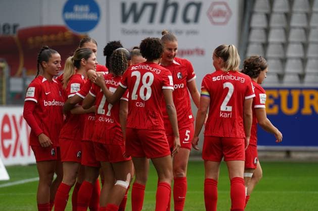 Google Pixel Frauen-Bundesliga,SC Freiburg vs. 1.FFC Turbine Potsdam, 05.10.2024 Torjubel vom 1:0 durch Annabel Schasching (SC Freiburg 19) Google Pixel Frauen-Bundesliga,SC Freiburg vs. 1.FFC Turbine Potsdam, 05.10.2024 DFB DFL REGULATIONS PROHIBIT ANY USE OF PHOTOGRAPHS AS IMAGE SEQUENCES AND OR QUASI-VIDEO Copyright: xBEAUTIFULxSPORTS Boscox