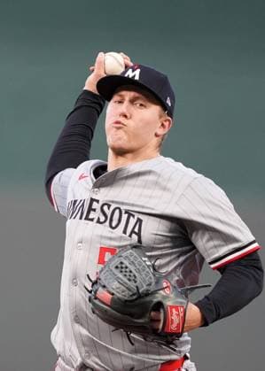 MLB, Baseball Herren, USA 2024; Twins vs Royals AUG 23 SEP 6, 2024: Minnesota Twins pitcher Zebby Matthews (52) pitches at Kauffman Stadium Kansas City, Missouri. Jon Robichaud CSM. (Credit Image: Â Jon Robichaud Cal Media) Kansas City Missouri United States EDITORIAL USE ONLY Copyright: xx ZUMA-20240906_zma_c04_041.jpg JonxRobichaudx csmphotothree290535