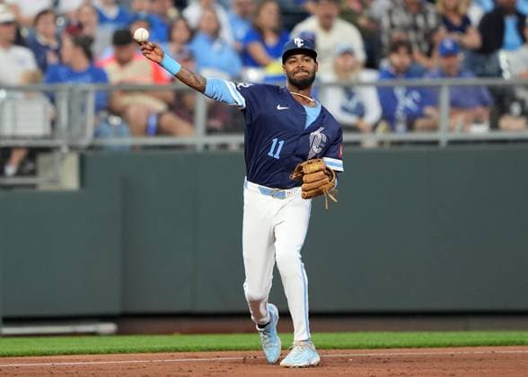 MLB, Baseball Herren, USA 2024; Twins vs Royals AUG 23 SEP 6, 2024: Kansas City Royals third base Maikel Garcia (11) fires the ball across the infield for an out at Kauffman Stadium Kansas City, Missouri. Jon Robichaud CSM. (Credit Image: Â Jon Robichaud Cal Media) Kansas City Missouri United States EDITORIAL USE ONLY Copyright: xx ZUMA-20240906_zma_c04_040.jpg JonxRobichaudx csmphotothree290536