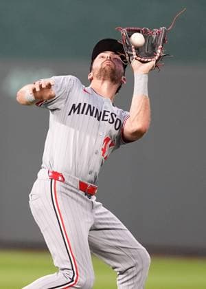MLB, Baseball Herren, USA 2024; Twins vs Royals AUG 23 SEP 6, 2024: Minnesota Twins second base Edouard Julien (47) records an out on an infield fly at Kauffman Stadium Kansas City, Missouri. Jon Robichaud CSM. (Credit Image: Â Jon Robichaud Cal Media) Kansas City Missouri United States EDITORIAL USE ONLY Copyright: xx ZUMA-20240906_zma_c04_039.jpg JonxRobichaudx csmphotothree290537