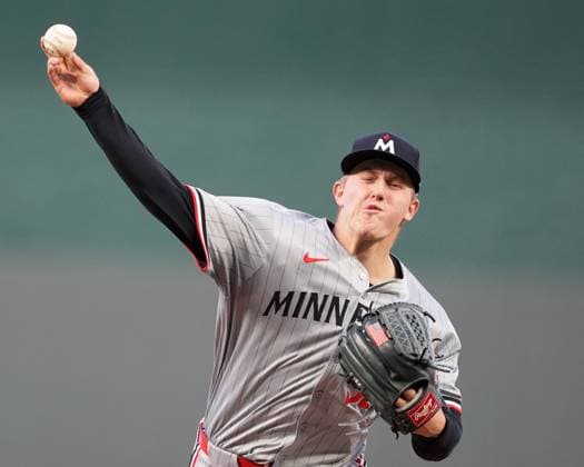 MLB, Baseball Herren, USA 2024; Twins vs Royals AUG 23 SEP 6, 2024: Minnesota Twins pitcher Zebby Matthews (52) delivers a pitch at Kauffman Stadium Kansas City, Missouri. Jon Robichaud CSM. (Credit Image: Â Jon Robichaud Cal Media) Kansas City Missouri United States EDITORIAL USE ONLY Copyright: xx ZUMA-20240906_zma_c04_028.jpg JonxRobichaudx csmphotothree290548