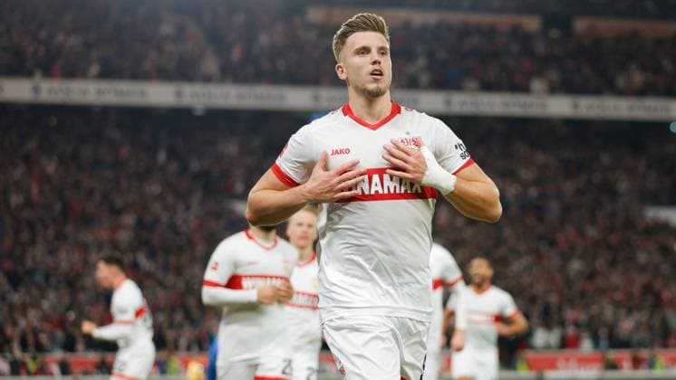 Bilder des Jahres 2024, Sport 10 Oktober Sport Themen der Woche KW40 Sport Bilder des Tages Stuttgart , Fußball Bundesliga VfB Stuttgart vs. TSG 1899 Hoffenheim , Ermedin Demirovic (VfB) jubelt nach dem Tor zum 1:1 Gemäß den Vorgaben der DFL Deutsche Fußball Liga ist es untersagt, in dem Stadion und oder vom Spiel angefertigte Fotoaufnahmen in Form von Sequenzbildern und oder videoähnlichen Fotostrecken zu verwerten bzw. verwerten zu lassen.