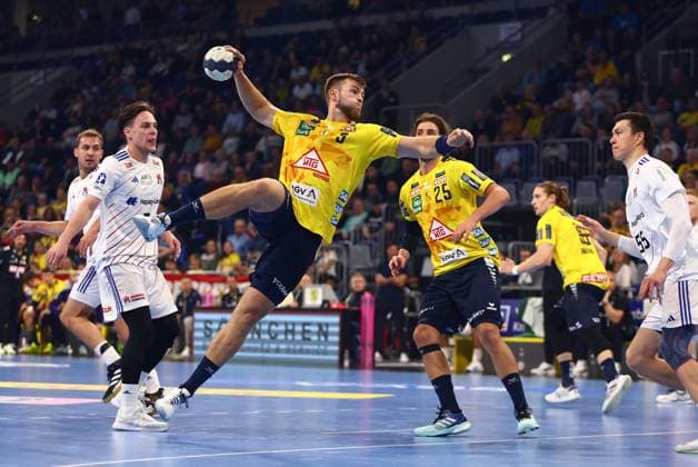 Bilder des Jahres 2024, Sport 10 Oktober Sport Bilder des Tages Torwurf von Steven Plucnar (Rhein-Neckar Loewen) Rhein-Neckar Loewen vs HSV Hamburg, Handball, 1. Bundesliga, 07.10.2024 Rhein-Neckar Loewen vs HSV Hamburg, Handball, 1. Bundesliga, 07.10.2024 Mannheim Copyright: xEibner-Pressefotox EP_RWS