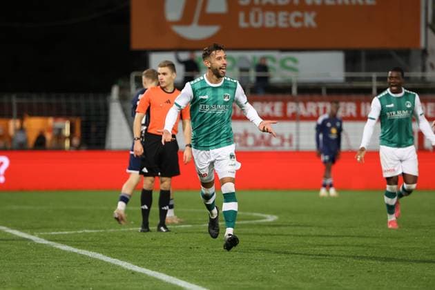 Fußball I Herren I Saison 2024 2025 I Regionalliga Nord I 14. Spieltag I VfB Lübeck - BSV Kickers Emden I 11.10.2024 Jubel von Manuel Farrona Pulido (10, VfB Lübeck) Lübeck Stadion an der Lohmühle Schleswig-Holstein Deutschland Copyright: xLobeca VivianxPfaffx